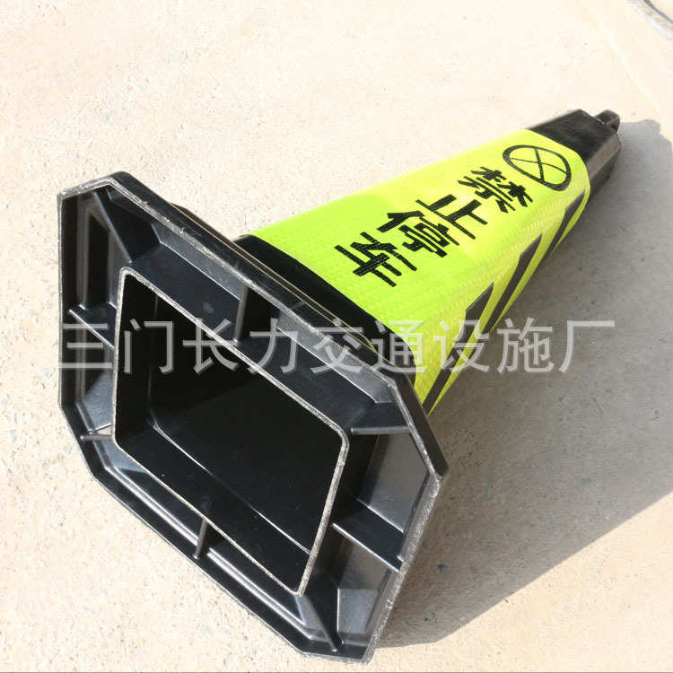 厂家直供交通设施方锥 橡胶反光方形路锥 市政工程设施批发