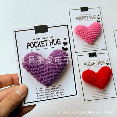 海外新品手工爱心针织Crocheted Heart Pocket Hug拥抱贺卡小礼物