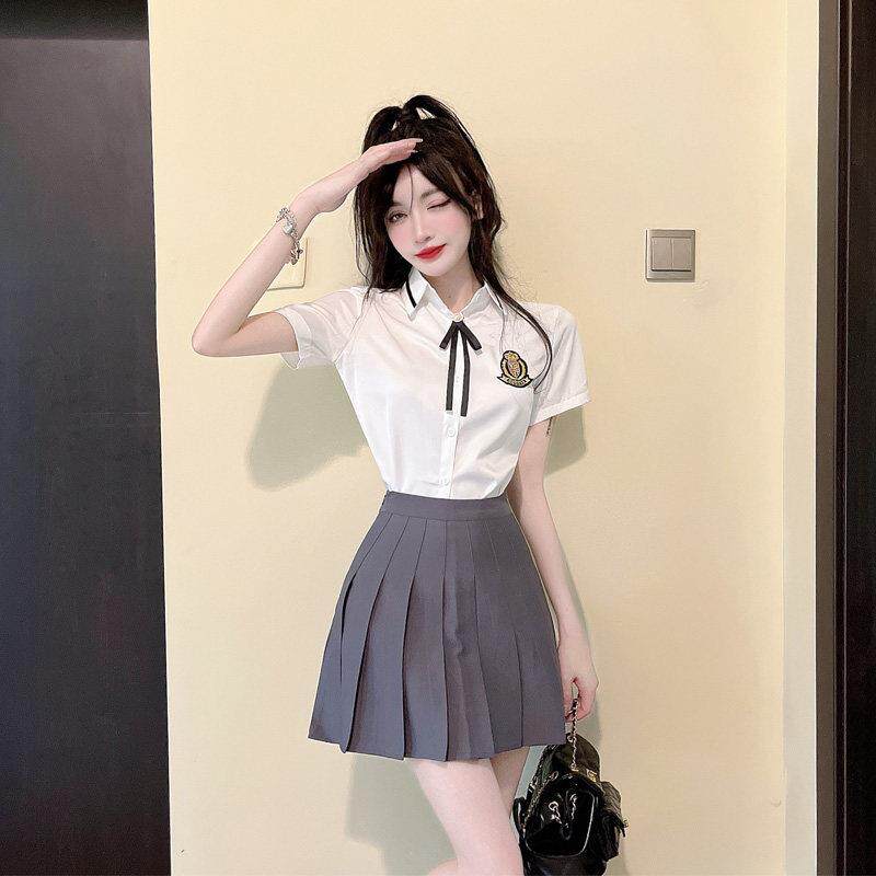 足浴技师工作服套装女夏季白色短袖衬衣百褶短裙学院风减龄两件套