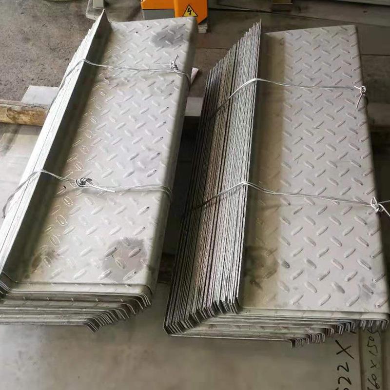 304不锈钢防滑板花纹异形压花楼梯走道踏步板工厂地面格栅板厂家