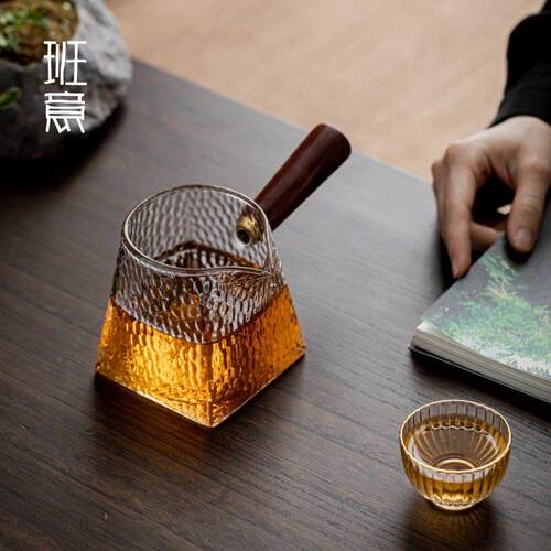 班意 木把玻璃公道杯大容量500ML分茶器加厚耐热侧把公杯倒茶杯