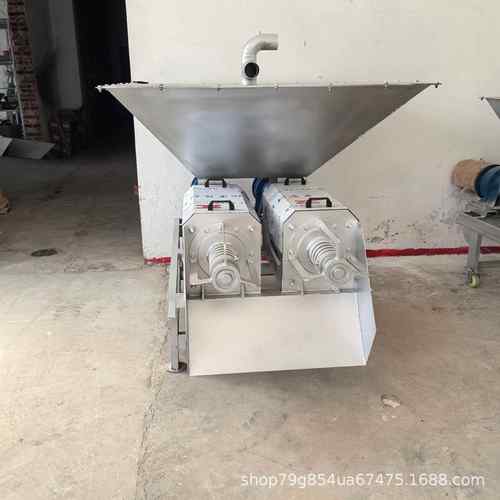 人机两用双连体牛粪干湿分离机铲车上料多连体猪粪牛粪干湿分离机