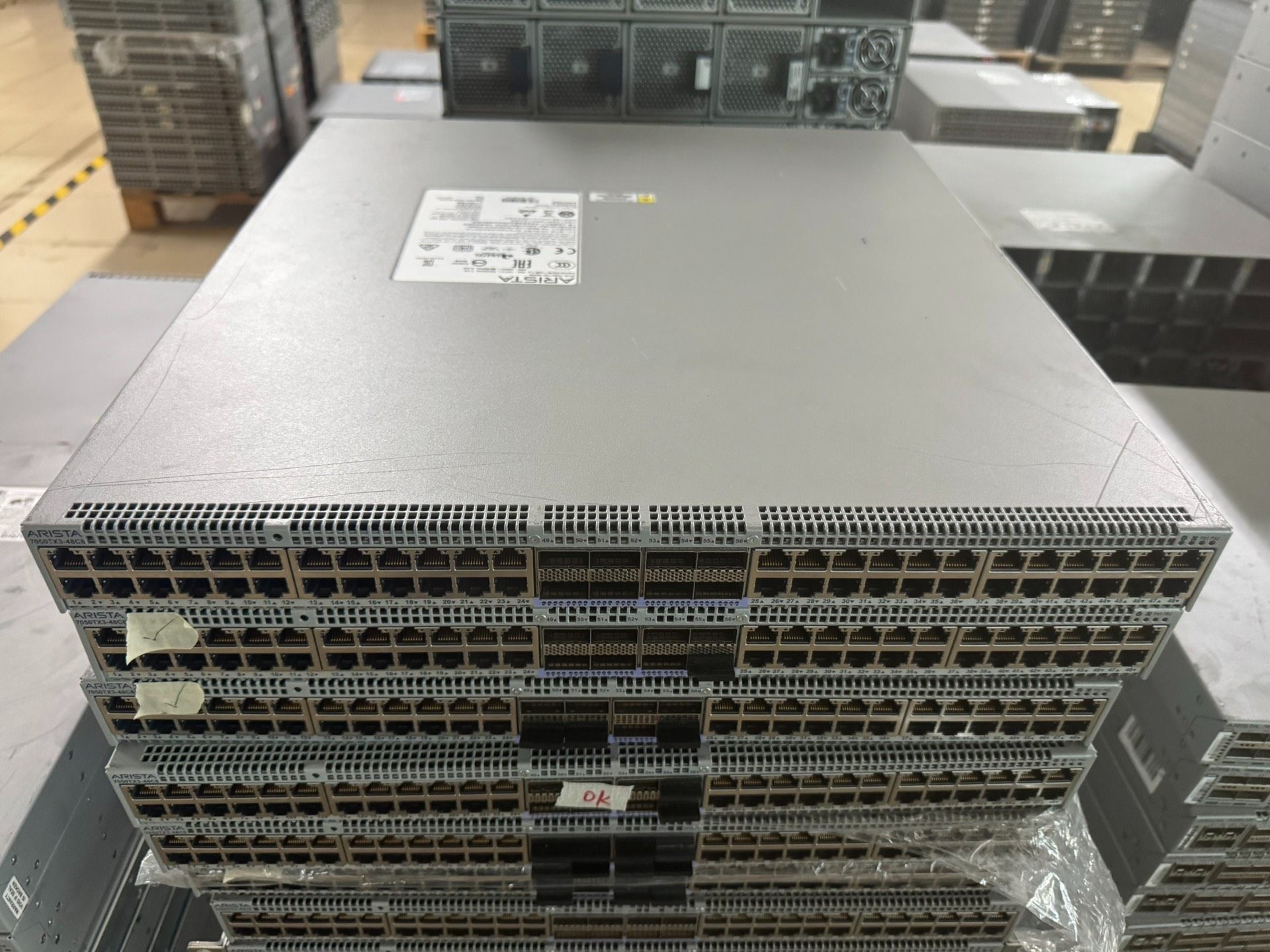 Arista DCS-7050TX3-48C8-R 48口1