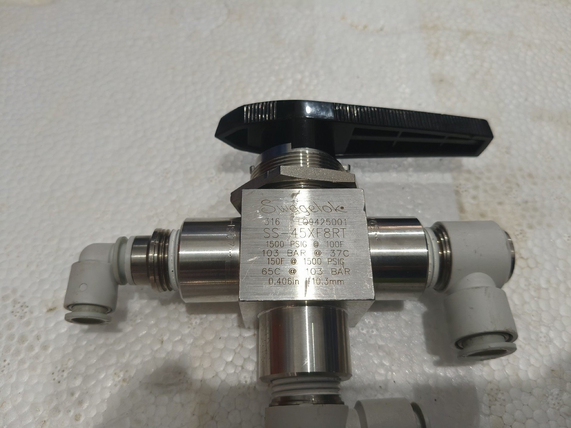 世伟洛克三通球阀: