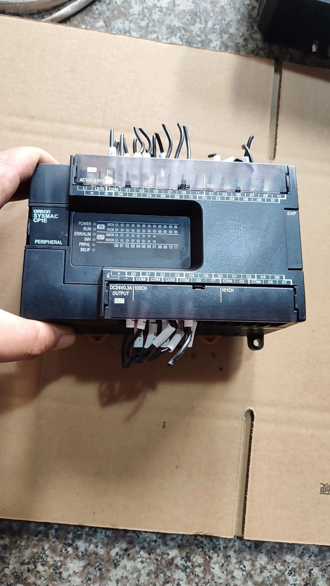 欧姆龙plc，CP1E-E40SDR-A，9成新