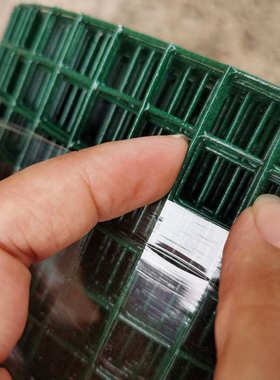 河北HK绿色硬塑铁丝网养殖防护围栏绿色铁丝网护栏网公路围栏网