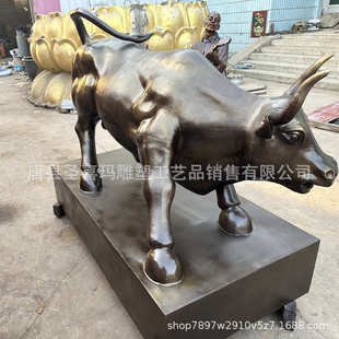 1.6米长华尔街铜牛雕塑定制大型铸铜商业街股市牛奋斗牛大厅摆件