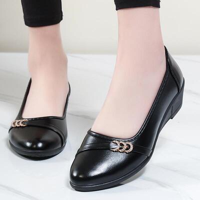 高档妈妈鞋鞋女平底中老年软底舒鞋适女春季休闲防滑皮单鞋跟中工