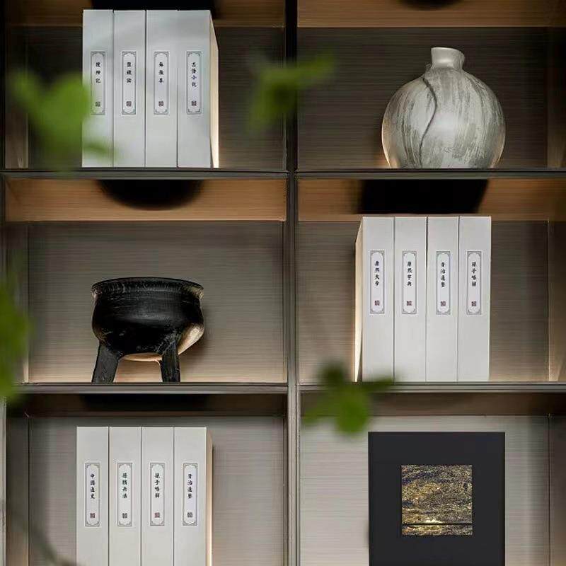 轻奢中式现代样板间展示柜陈列搭配装饰艺术皮革鎏金布艺装饰画