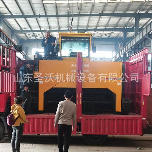山西热卖牛粪鸡粪履带式翻堆机自走式翻抛机源头厂家车间实景