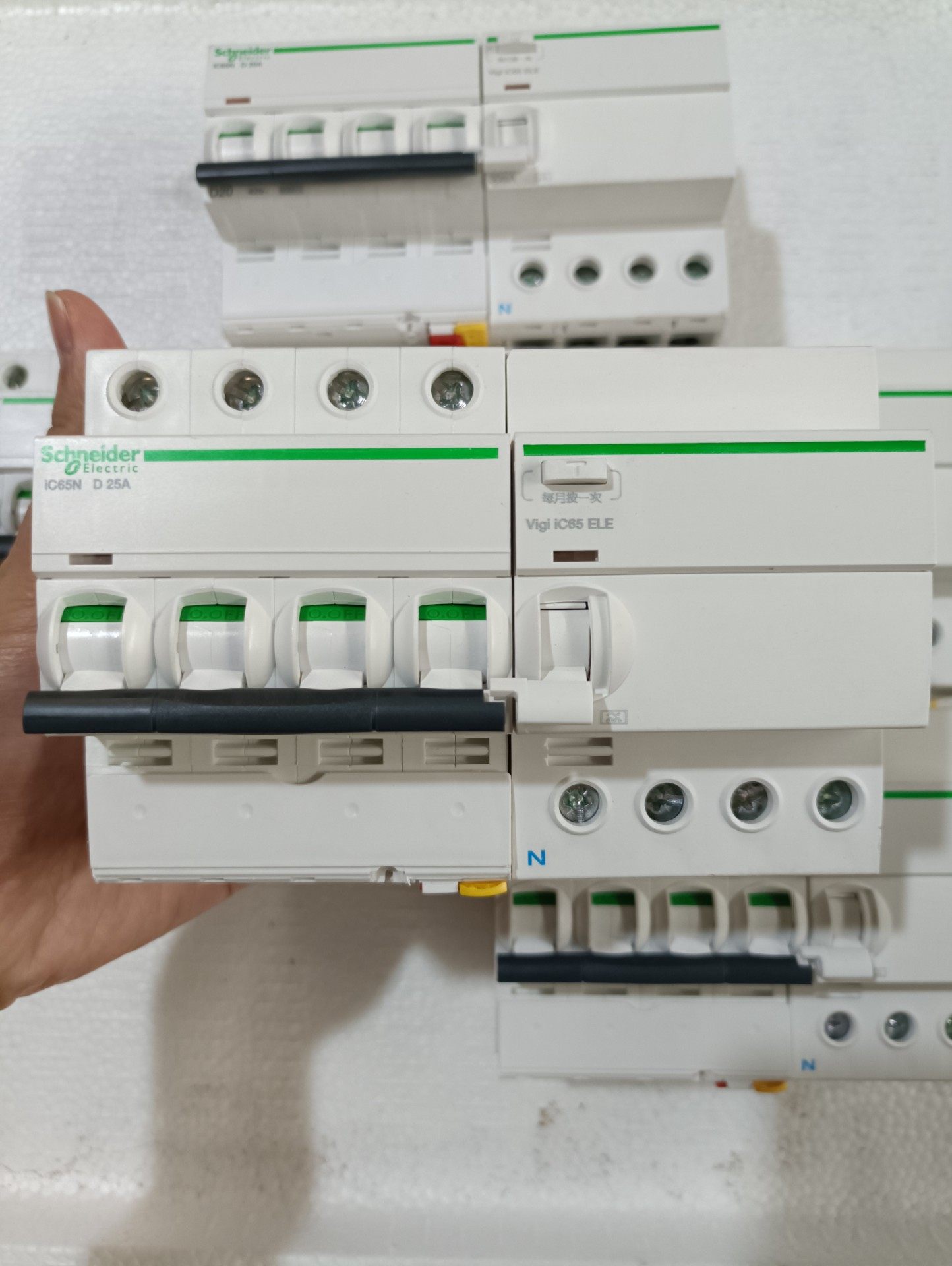 95新正品施耐德4PiC65N漏电保护器