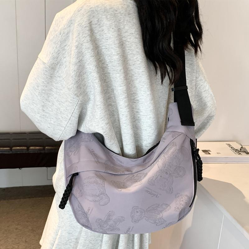 大容量帆布包百搭小众设计感斜挎包女大学生上课单肩包通勤饺子包