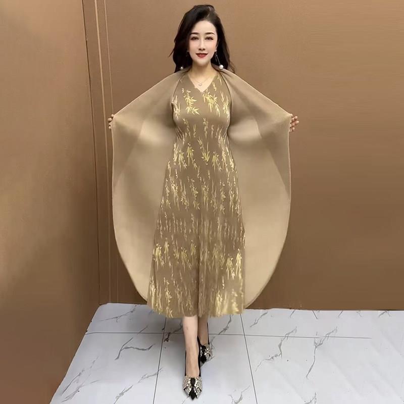 极速中年妈妈高档烫金褶皱假两件风衣裙春季大码女装收腰显瘦气质