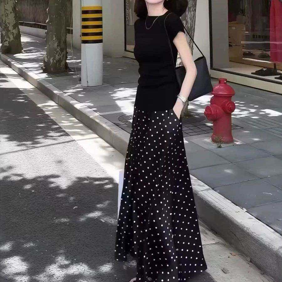 欧洲站2026夏季新款法式赫本风气质黑色上衣波点半身裙两件套装女