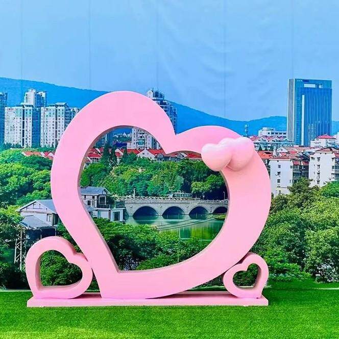 户外网红心形座椅庭院景观装饰桌椅景区景点民宿情侣坐凳摆件厂家