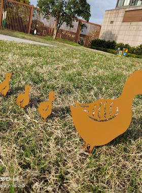 新款创意镂空庭院装饰品插件 铁艺鸭子一家草地花园装饰工艺品