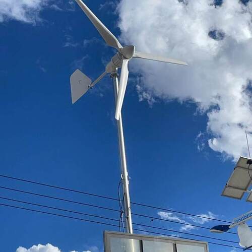 三叶片水平轴风力机1Kw-50Kw，可与家用电器并网并网