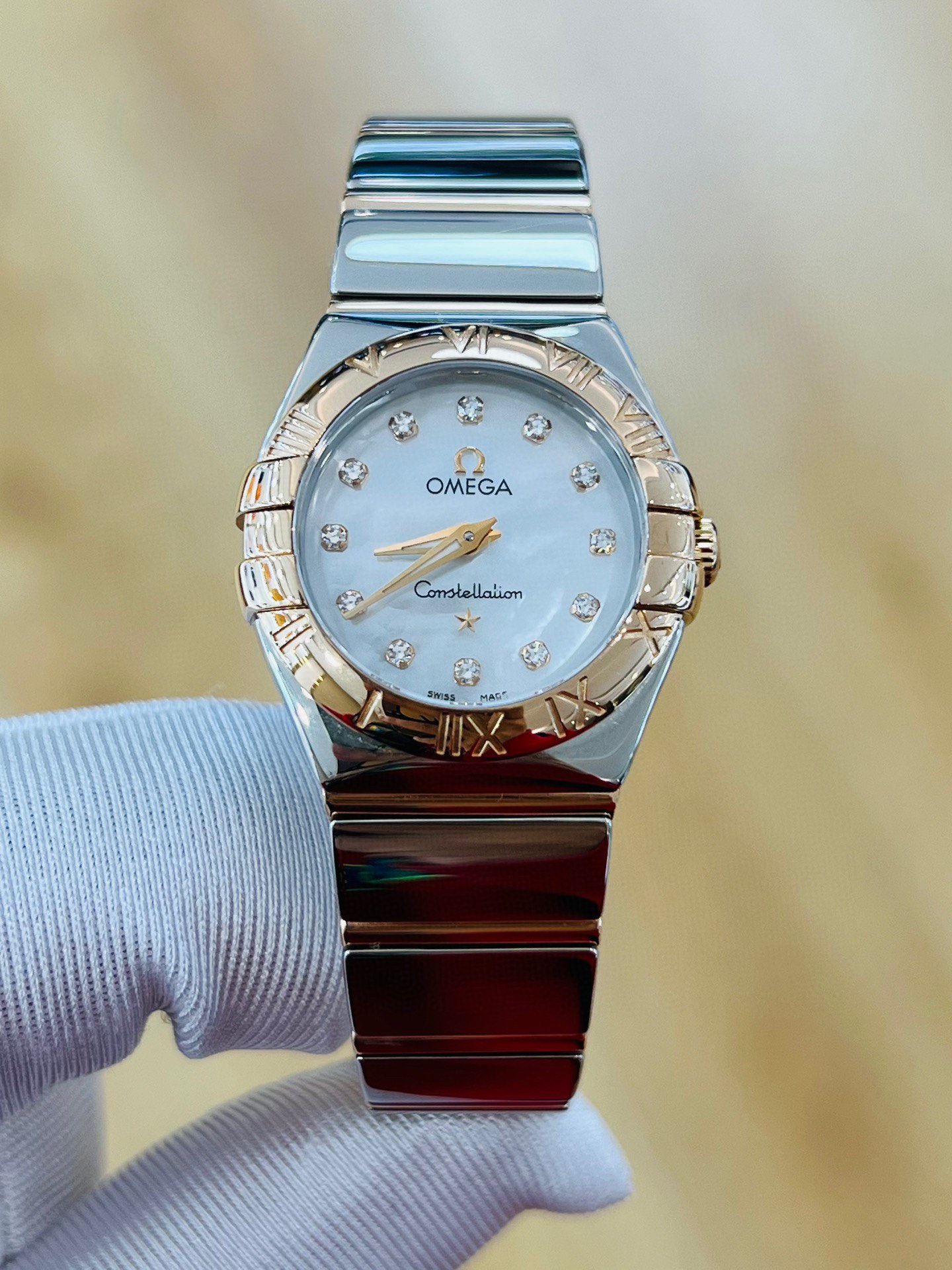 9.8新欧米茄星座手表内钻贝母面石英女款腕表123.20.24.60.55.002