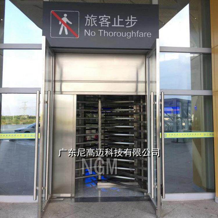 车站广场人员引流导向通道矩形单向全高转闸三翼120度旋转栅门图