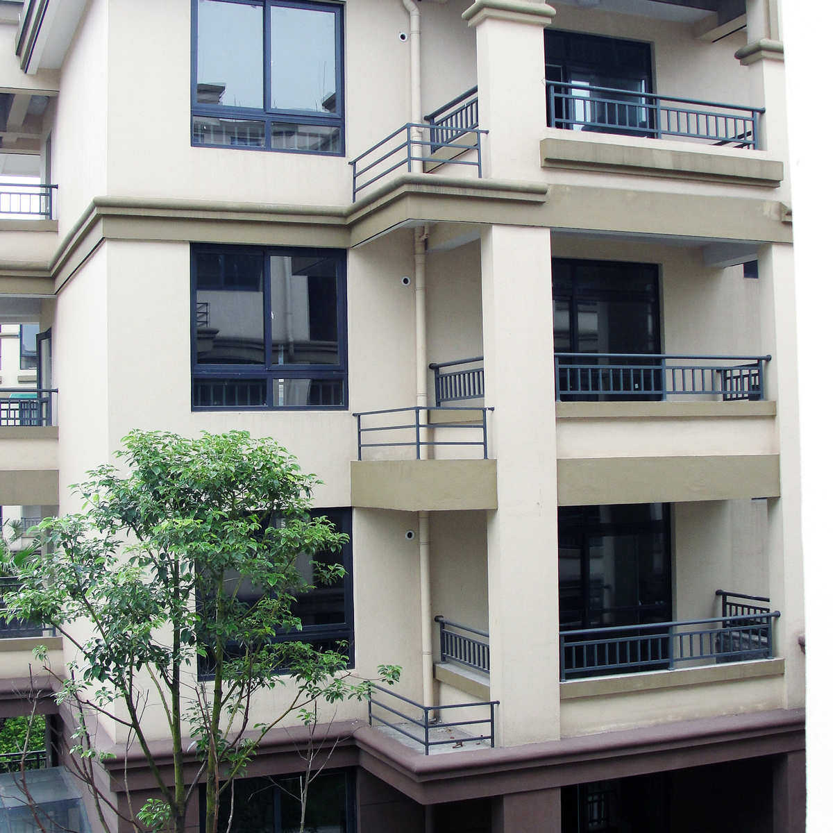 工程建筑铝艺设备护窗护栏镀锌管铝合金阳台栏杆空调防雨外机罩款