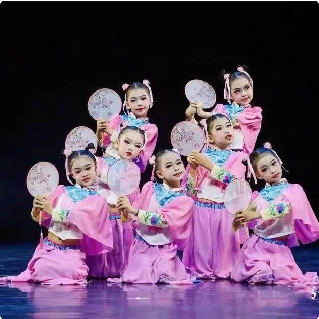 六一钱鼓舞蹈服古典舞演出服扇子舞台装表演服民族风打鼓表演服
