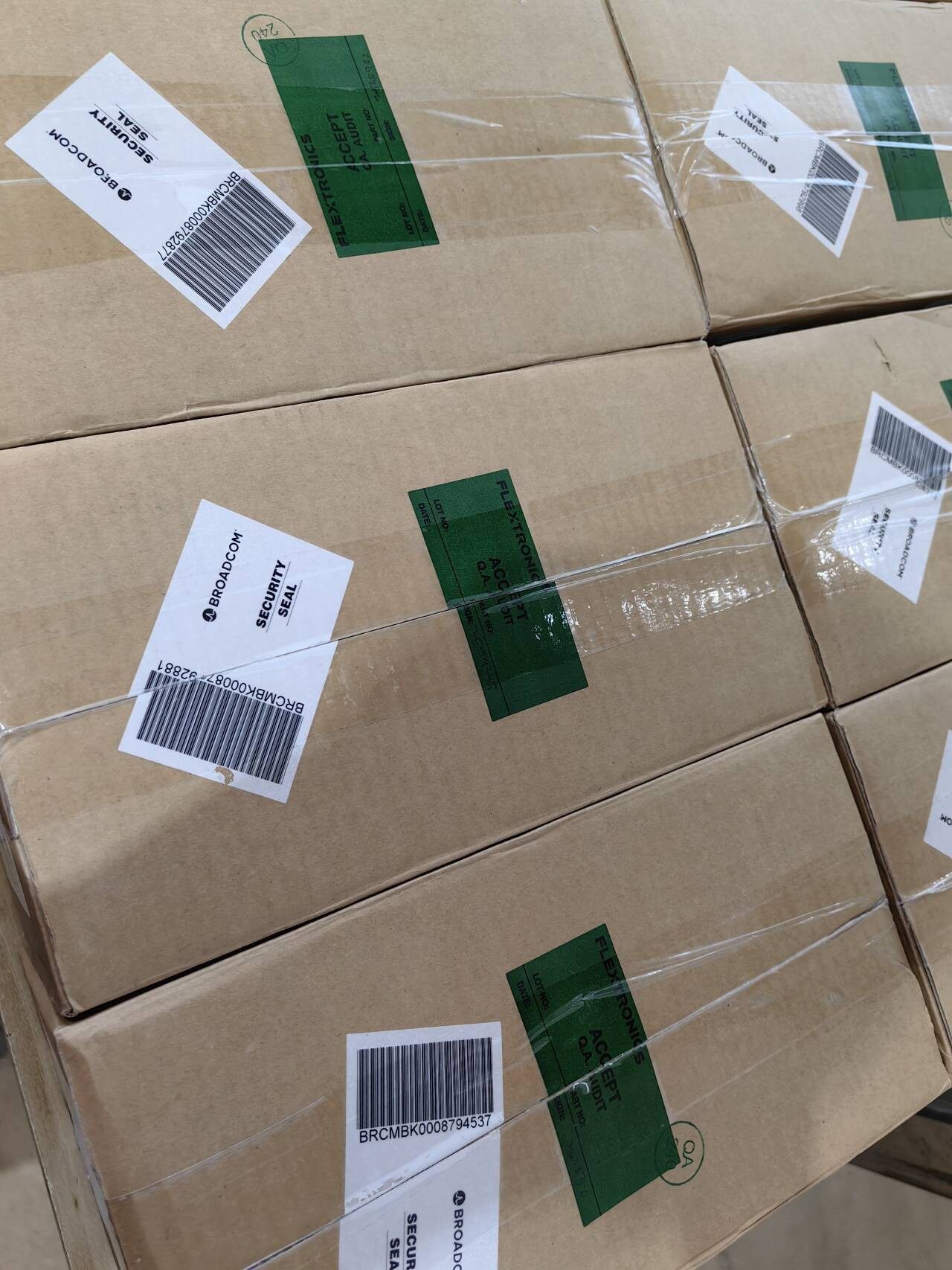 原装全新Broadcom  LSI 9500-16I   直