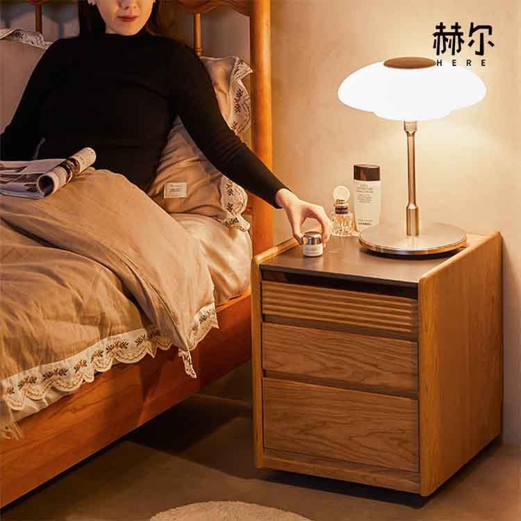 邮差来敲门樱桃木岩板床头柜台面小型移动边柜智能无线充电全实木