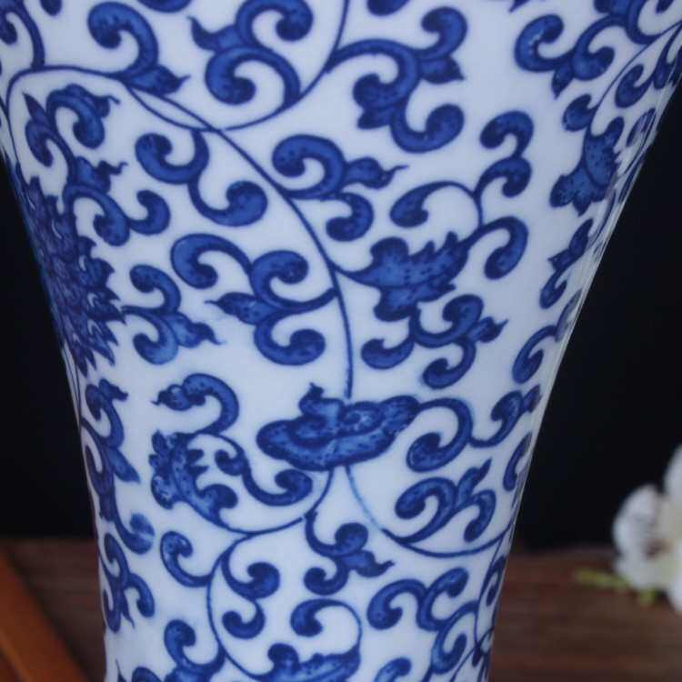 美人摆设枝富贵 青花工艺品批发摆件花瓶缠莲瓶现代陶瓷