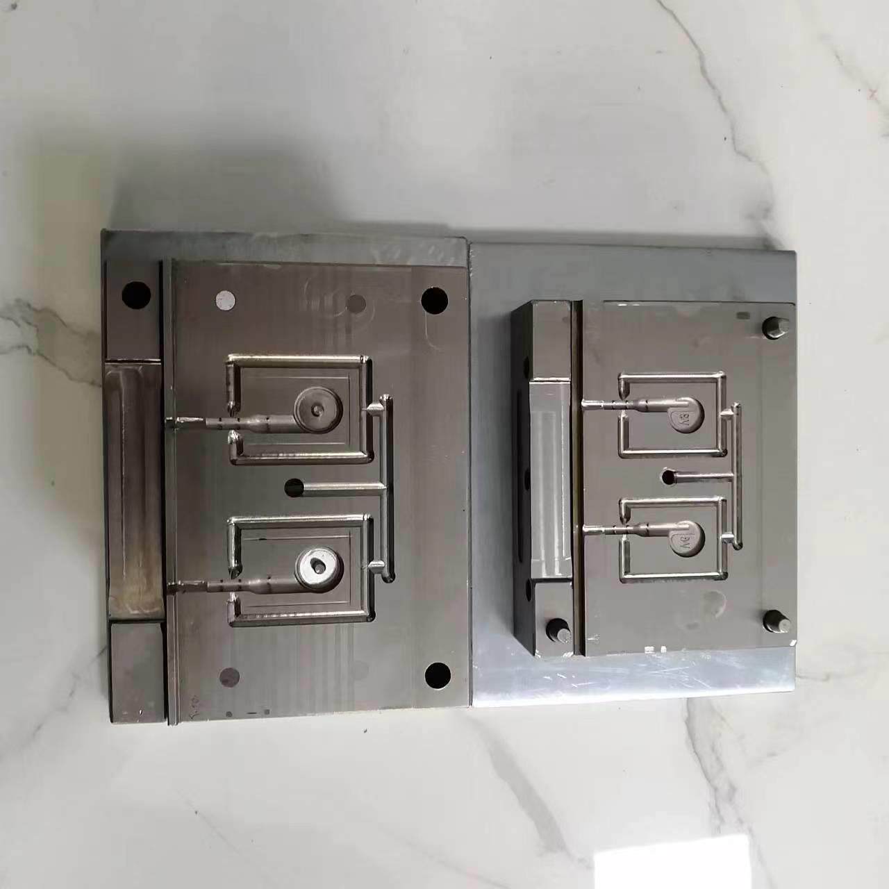 纽扣模具深圳厂家插头模具尾卡模具ACDCUSB数据线