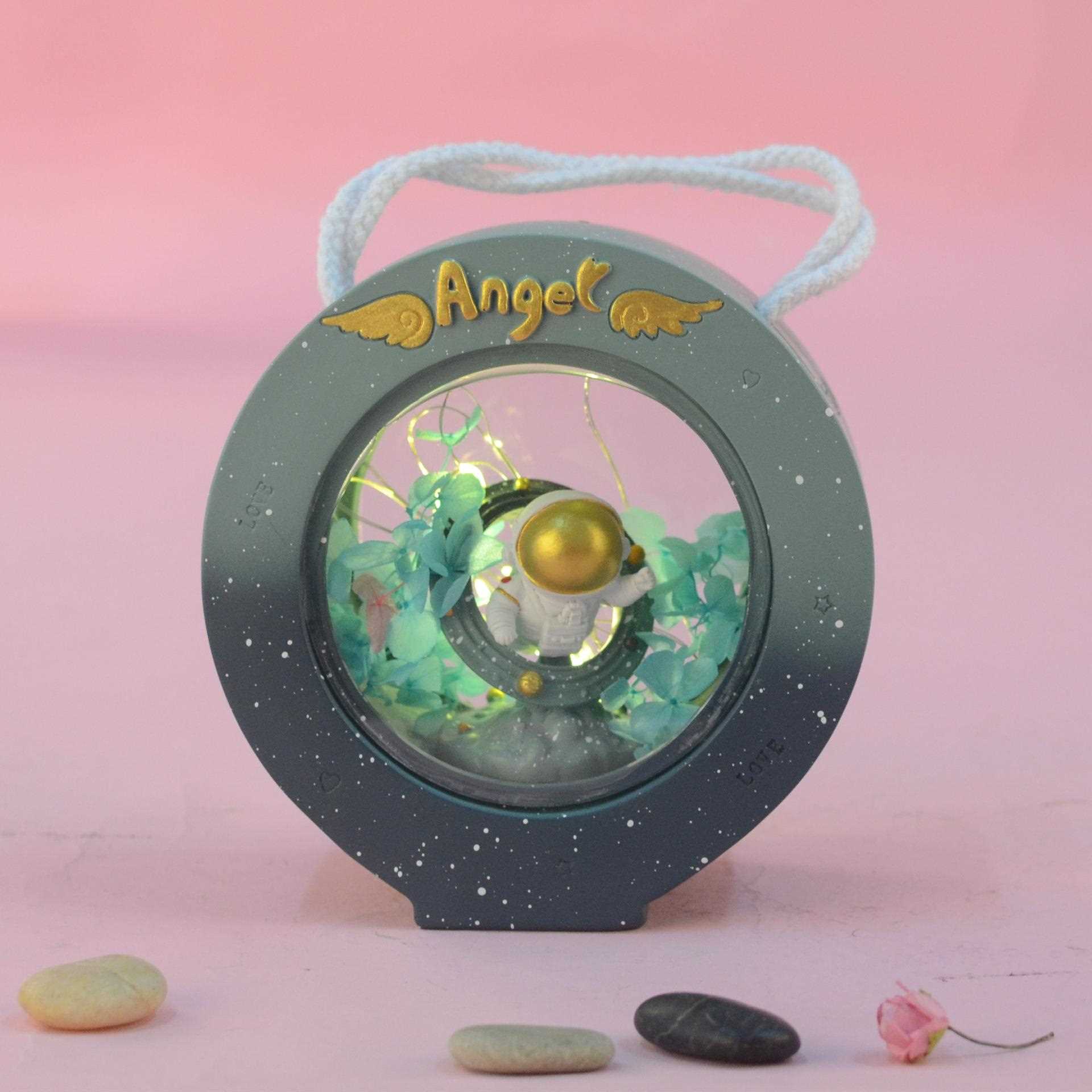 新款直销星空太空人小夜灯 少女心毕业礼物树脂摆件 卡通宇航员桌