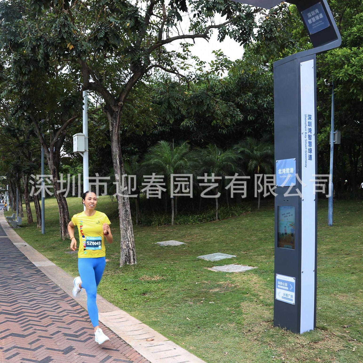 智慧步道体育公园智能跑道社区人脸识别LEDAI智能运动监测广告机