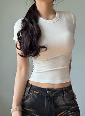 Women's round neck short sleeved T-shirt with exposed