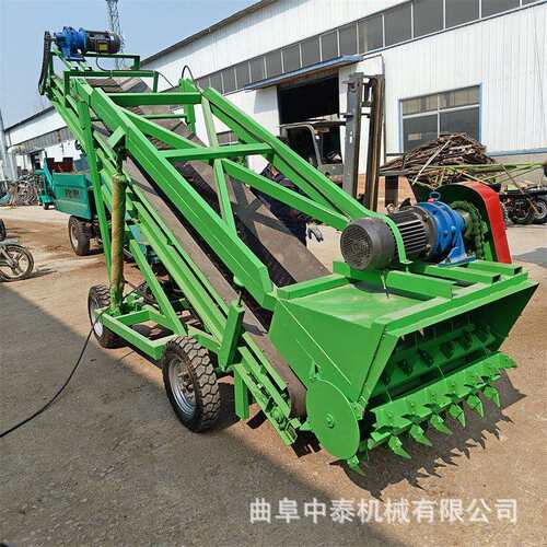 养殖场自动上料小型四米取料机可移动升降取草机牧场装车挖草车