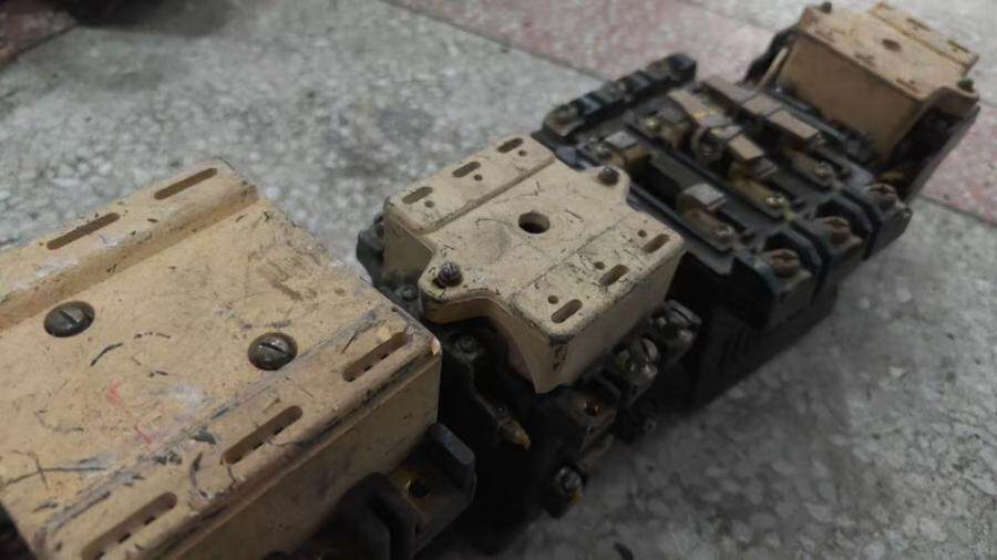 4月17日北京【京械5352】单位淘汰报废处置接触器4台（具体以实物为准，非专业人士谨慎竞拍）网络拍卖公告