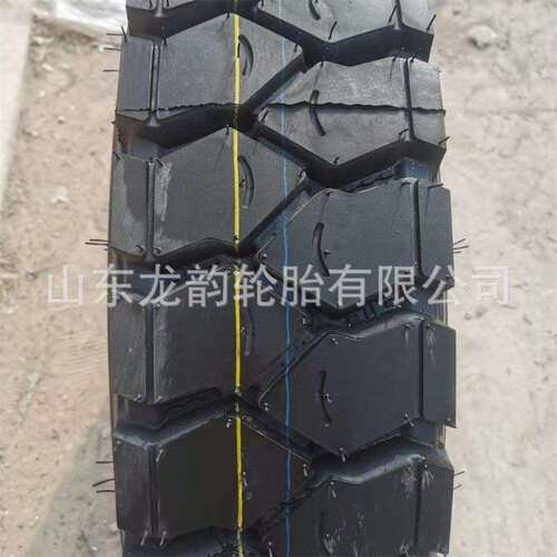 8.25R20LT银宝块花小轻卡箱货车钢丝轮胎825R20全钢丝子午线轮胎