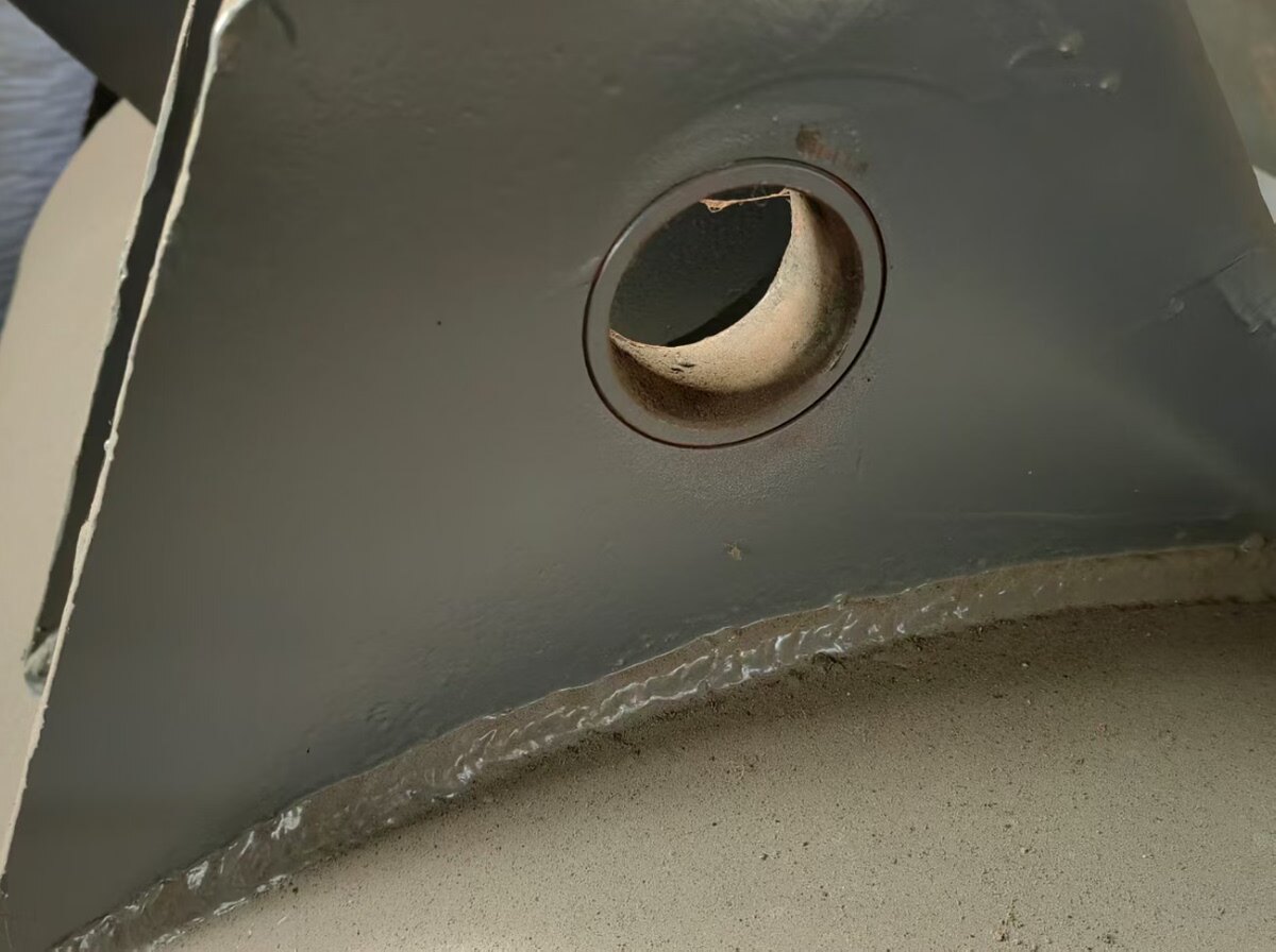 5月6日辽源工程机械装载机属具库存全新1.5方混凝土搅拌斗一台网络拍卖公告