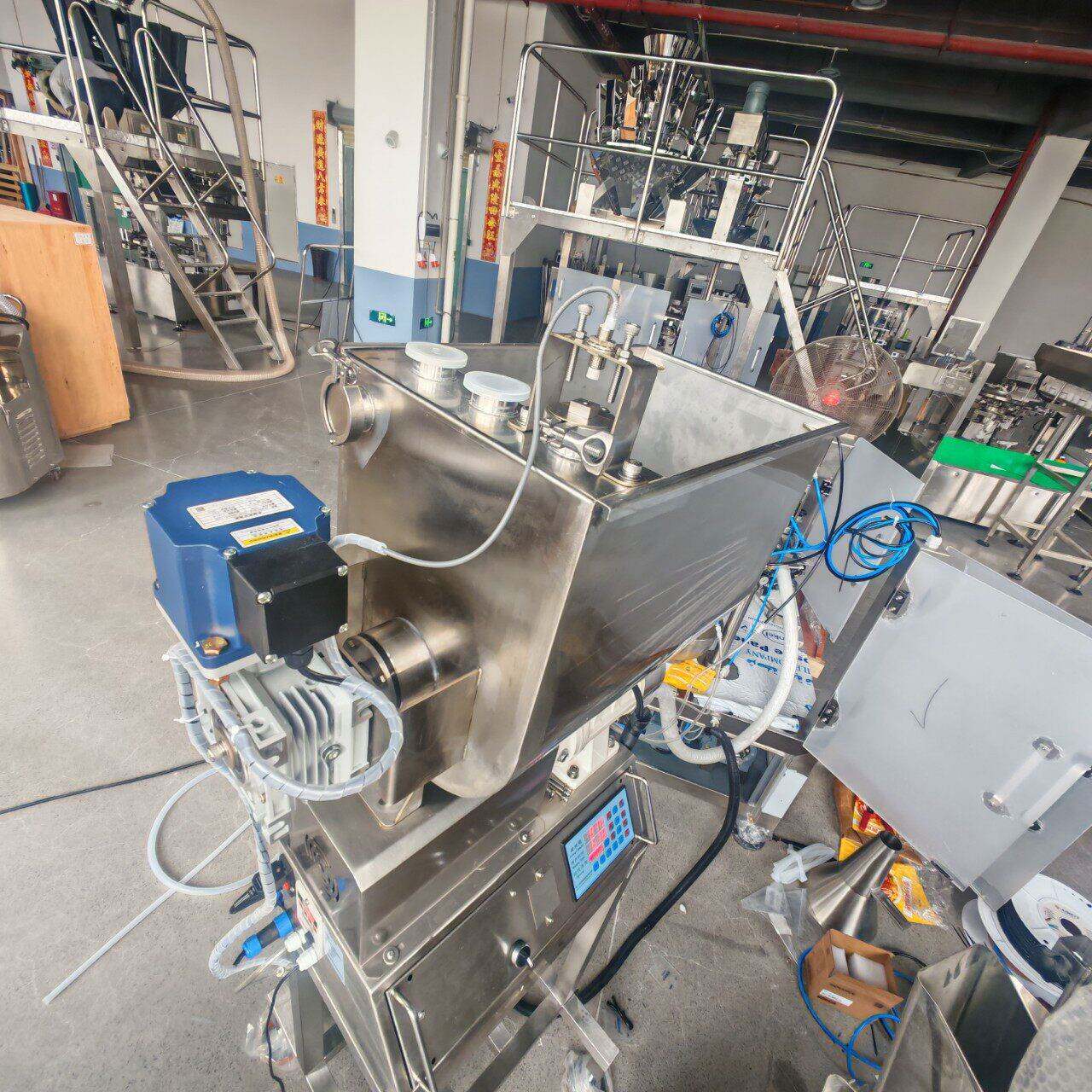 小尺寸六工位液体酱料给袋式包装机可选打码 转子泵 齿轮泵
