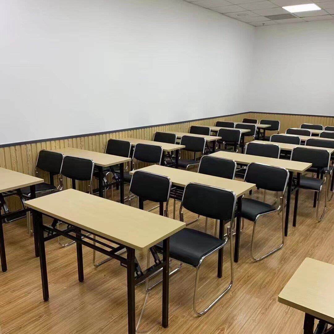 采购产品中小学生课桌椅，辅导班，训练班，折叠桌，学校教室，课
