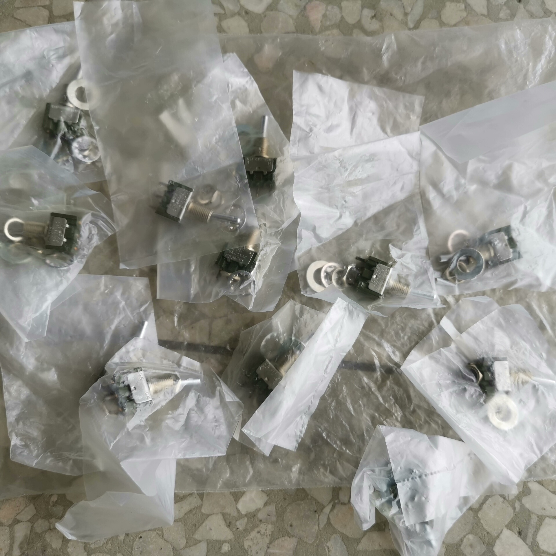 NKK三脚两档钮子开关M-2012，M-2018原装正品，数