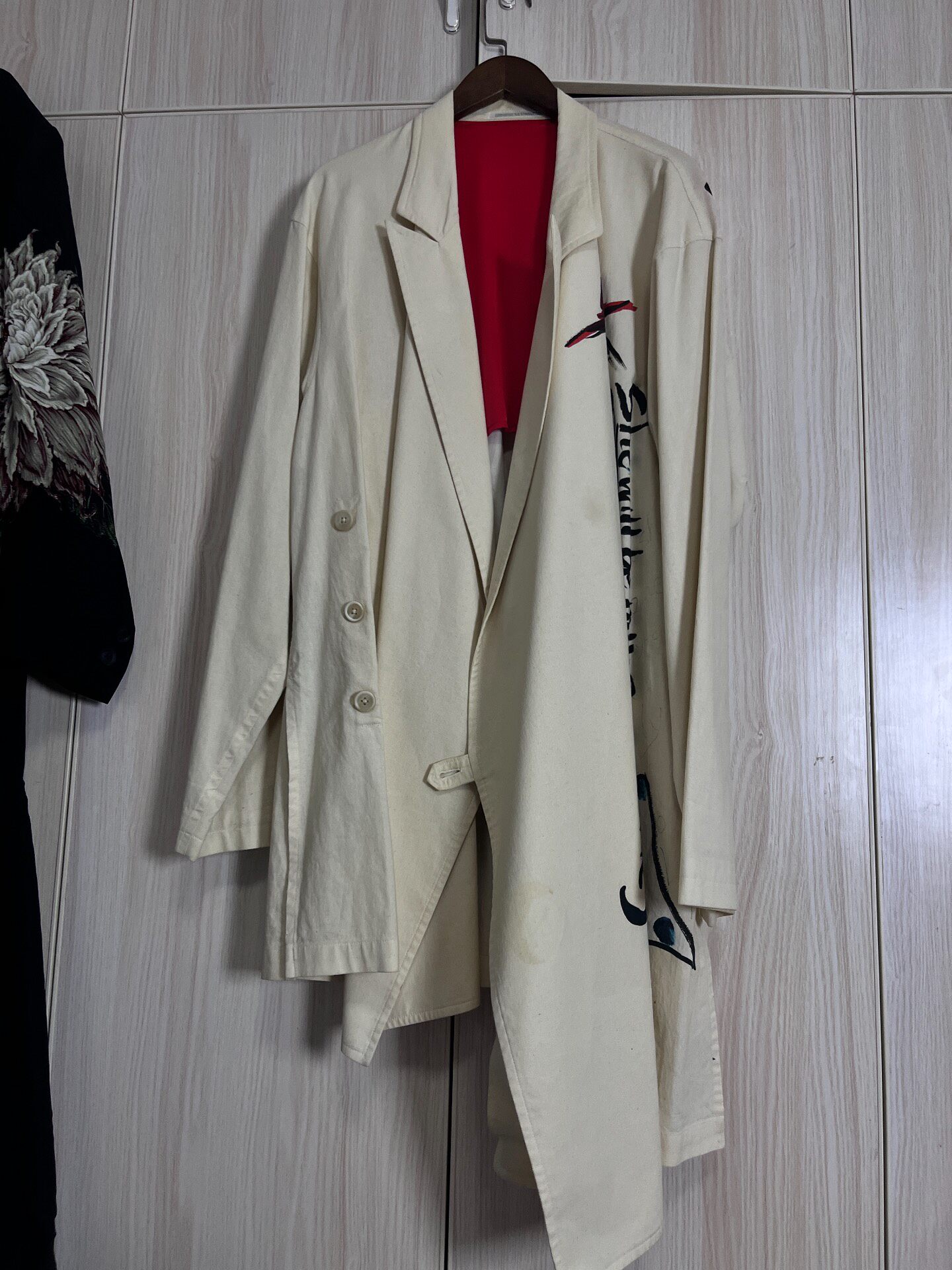 Yohji Yamamoto 17ss Asymmetrical Hand-painted Coat — detail