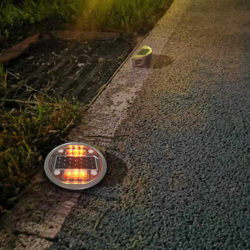 厂家直销道路景观灯智慧交通铸铝道钉防水抗压太阳能铸铝地埋灯