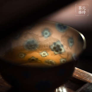 元 手工內(nèi)模印青花藍(lán)上藍(lán)魚藻紋薄胎蓋碗防燙青花杯 清本源 時(shí)茶事