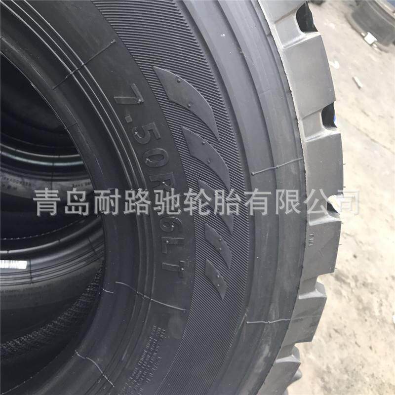 小型卡车轮胎750R16 825R16矿山用连体块花纹 全钢丝轮胎