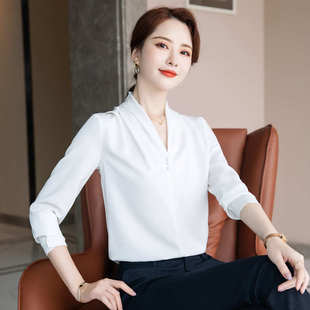 职业衬衫女今年流行爆款长袖V领白色时尚洋气抗皱不透高级感工装