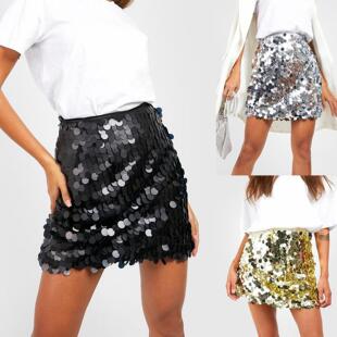 Glitter midi skirt looks slimmer, hip hugging short