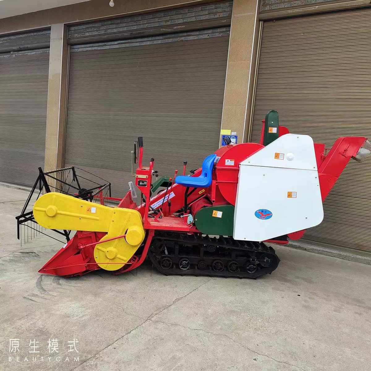 25马力水稻小麦收割机 稻谷收割脱粒机带粮仓 履带式稻谷收割机