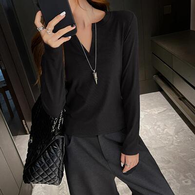 V-neck top, women's shoulder length long sleeved T-shirt,