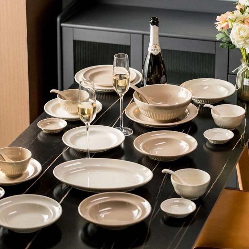 简约陶瓷餐具奶油风碗碟套装家用乔迁送礼碗筷勺组合米饭碗ins风