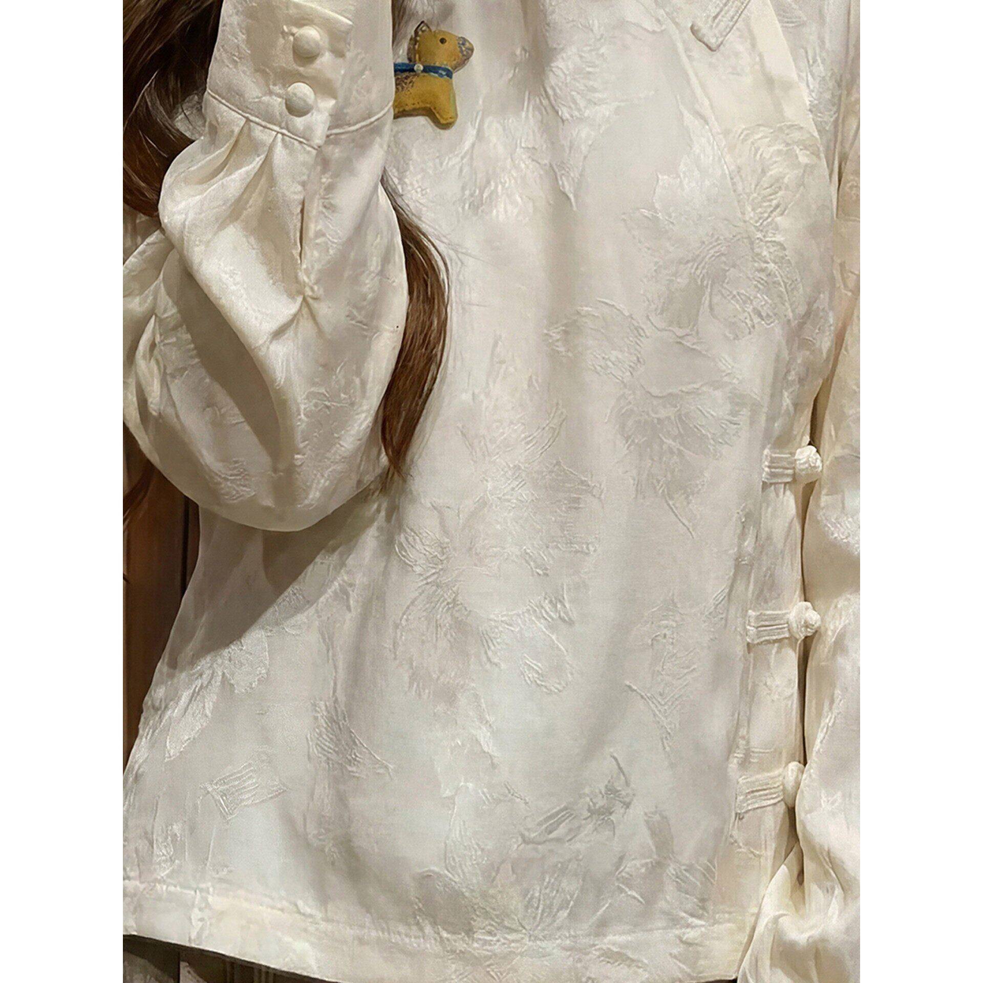 新品米白色中式复古盘扣提花娃娃领长袖上衣女装春季新款洋气大码