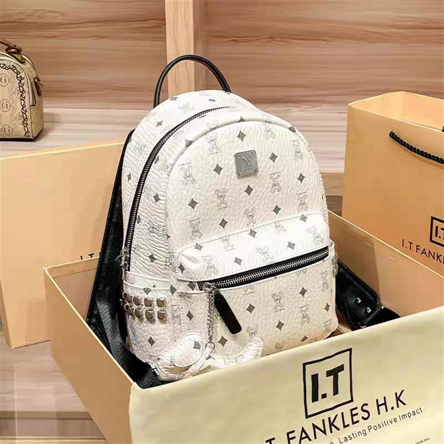 香港代购2025新款专柜正品轻奢高端品牌真皮女双肩揹包旅行电脑包